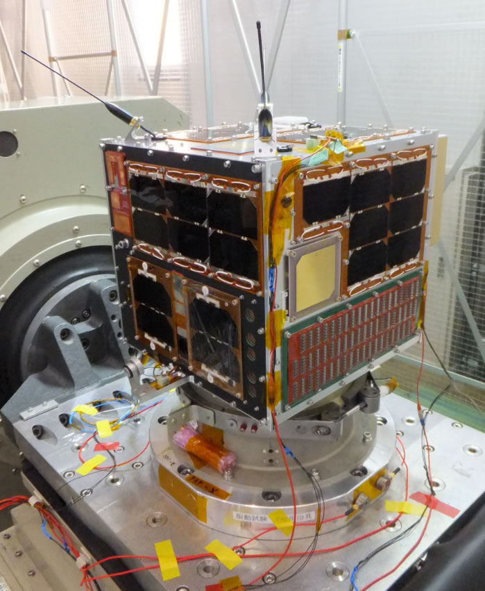 超小型衛星試験センターで作製、試験を行った「鳳龍四号」